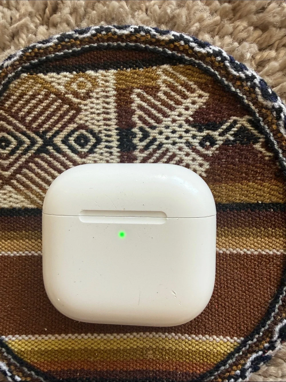 Apple White True Wireless Earbuds with White Charging Case and LED